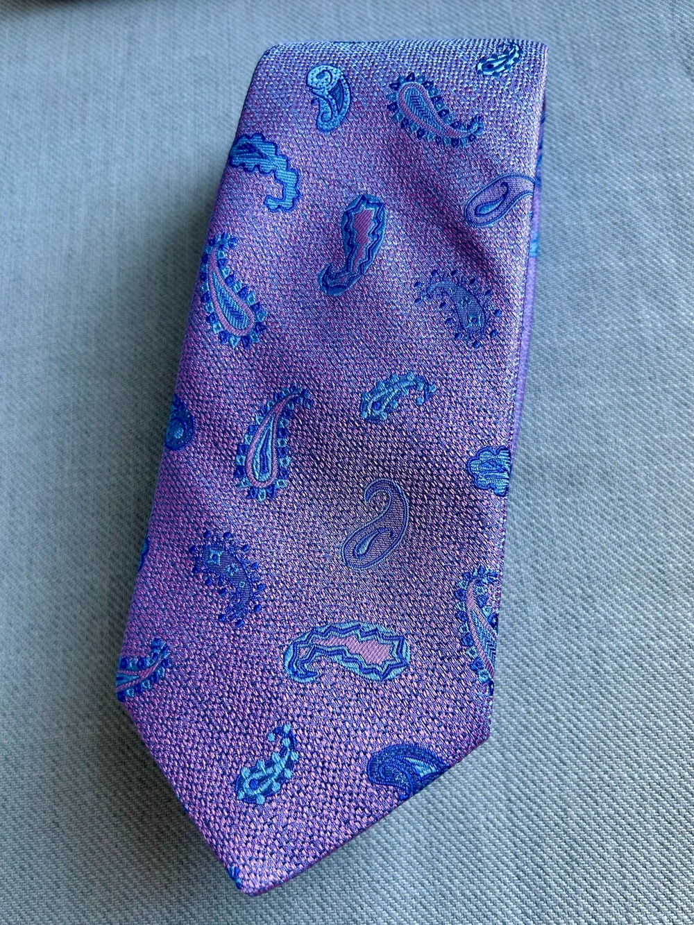 Holland & Sherry London Men's  Neck Tie 100% Silk, Made in USA Pink Blue Paisley